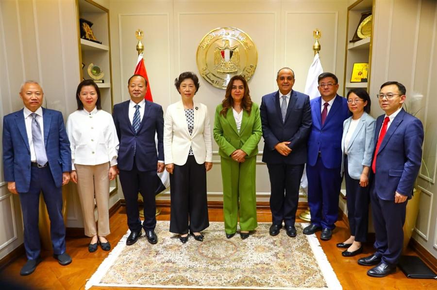 وزيرة التنمية المحلية تبحث تعزيز التعاون مع وفد مقاطعة سيتشوان الصينية وزيرة التنمية المحلية تبحث تعزيز التعاون مع وفد مقاطعة سيتشوان الصينية